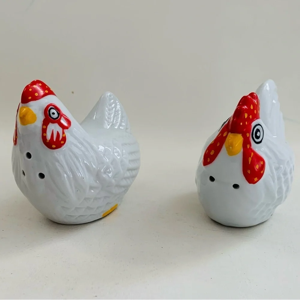 White Chicken  Salt and Pepper Shakers Set Hen - Rare & Very Nice!